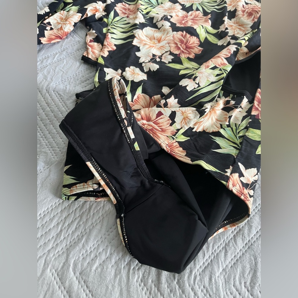 Rip Curl Black Floral Long Sleeve Swimsuit - Picture 6 of 7